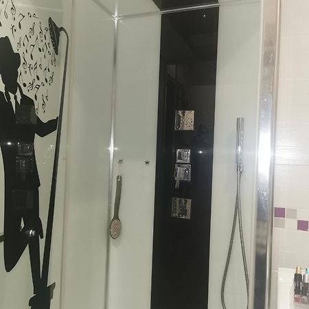 Chambre Chez L'Habitant - Room In The Owner'S Apartment นีซ ภายนอก รูปภาพ
